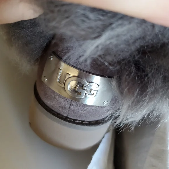 Sale! UGG  * Classic Posh Mini Fur Boots size 6 and 7 - Picture 4 of 9